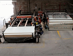 Servo system unmanned automatic edge saw